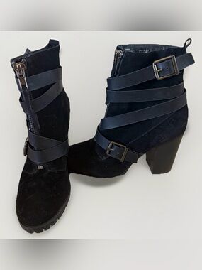 ShoeDazzle Black Moto Buckle Strap Chunky Heel Ankle Boots Size 7